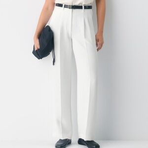 Aritzia Effortless Pants Curve-Fit -
Crepette